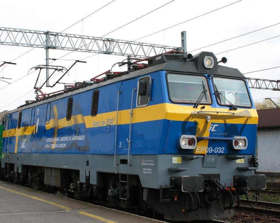 logistykakolejowa-ep09-barwyeuro2012-szwecja lokomotywy w barwach euro