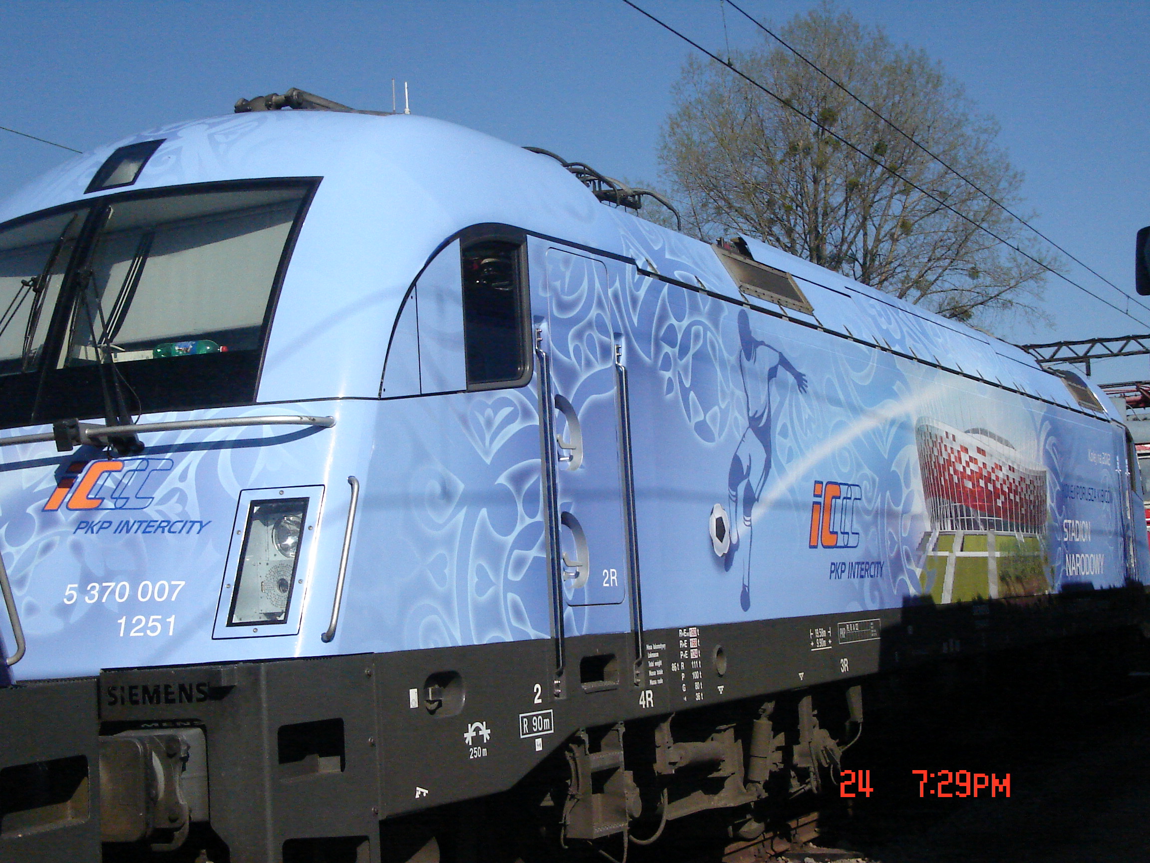 logistykakolejowa-husarz-barwy-euro2012-stadion-narodowy lokomotywy w barwach euro