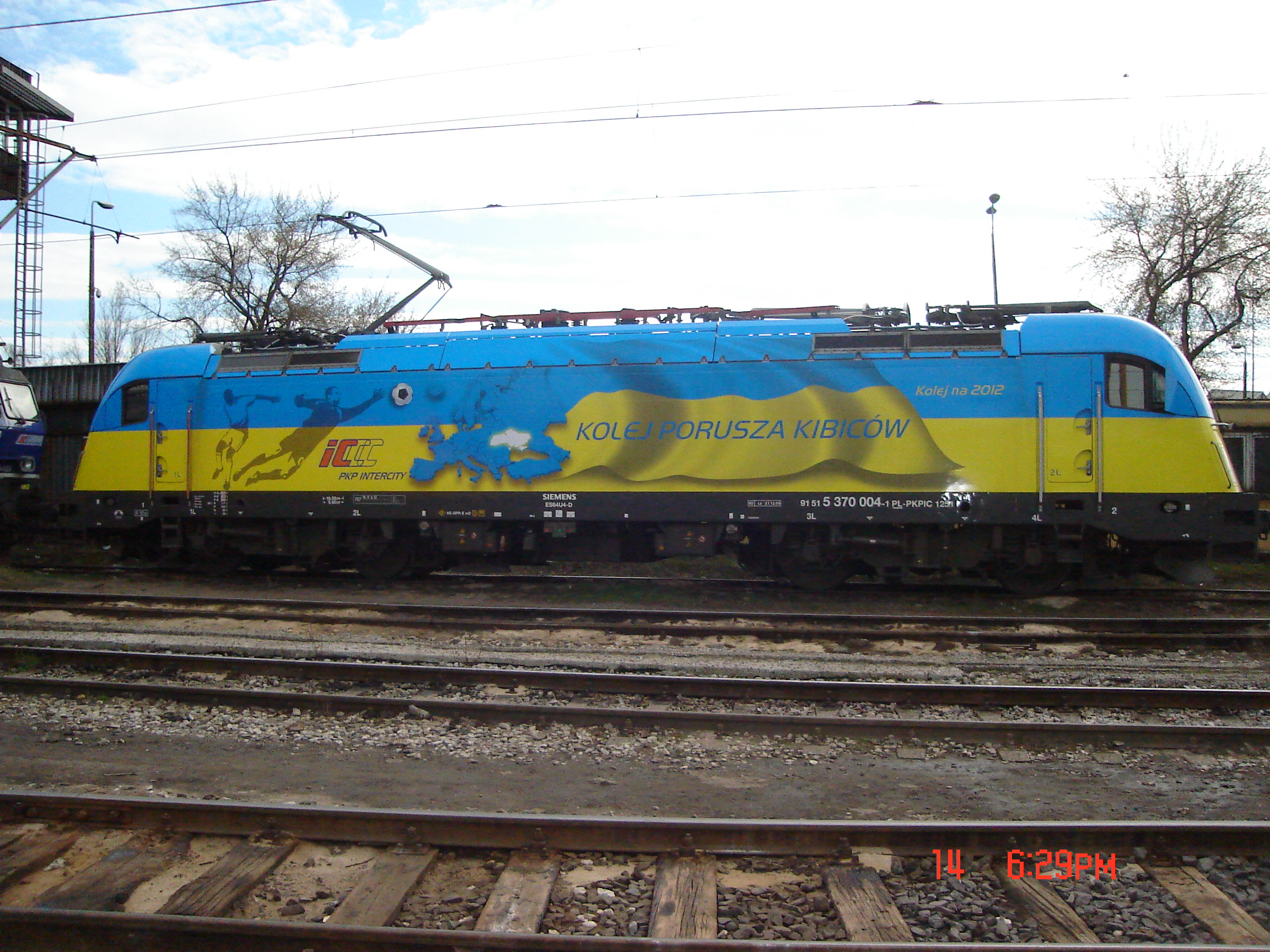 logistykakolejowa-husarz-ukrainskie-barwy lokomotywy w barwach euro